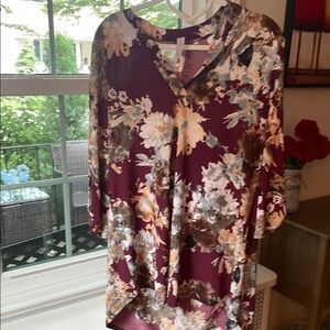 1049. Honeyme Floral Burgundy Tunic‎ Top